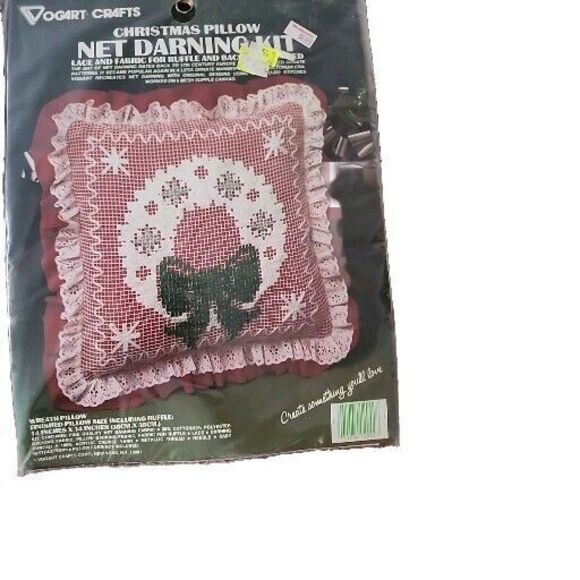 Vogart Reindeer CHRISTMAS PILLOW Net Darning Kit Lace Craft Edged New Old Stock - Picture 1 of 8
